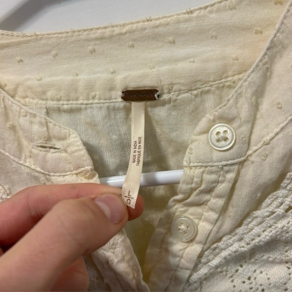 Free People “Walk In The Park” Ruffled Top size Large - Picture 4 of 6